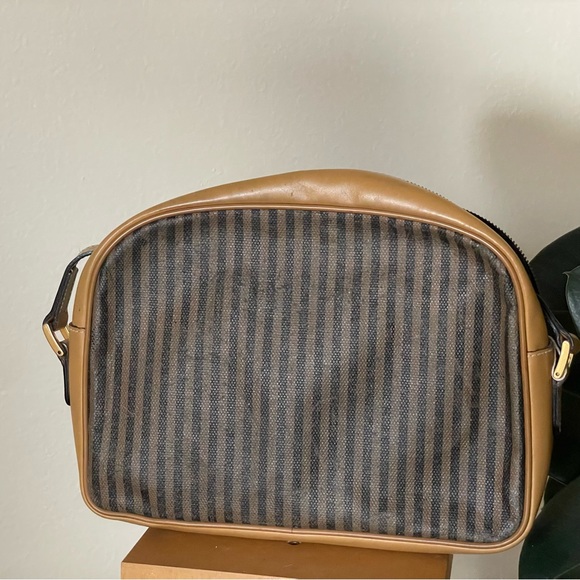 Vintage fendi penguin stripe camera crossbody bag - authenticated - Picture 2 of 11